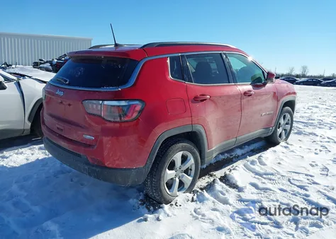 2018 Jeep Compass Latitude 4X4 z USA, uszkodzony, nr VIN 3C4NJDBB8JT355866